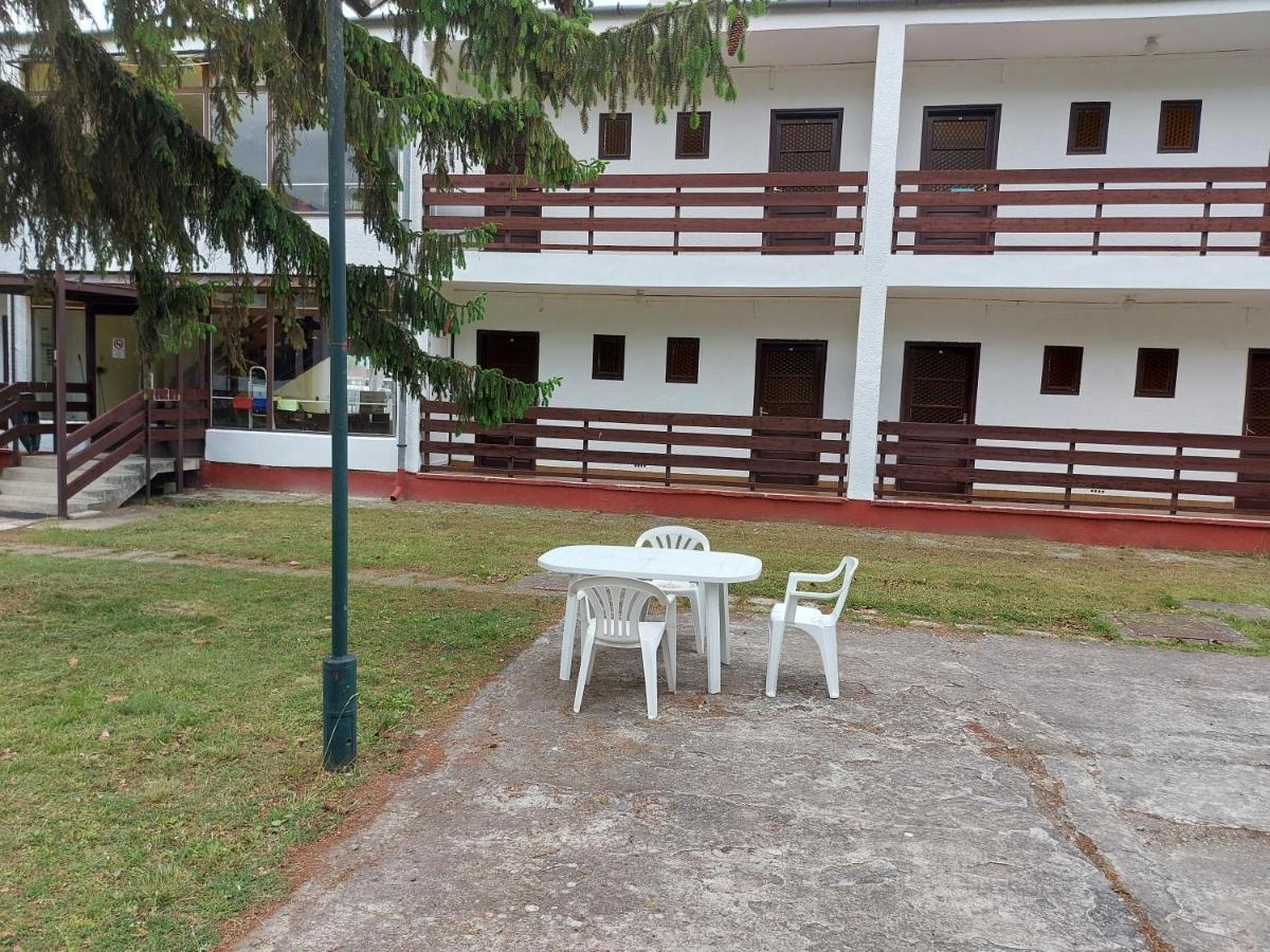 Aparthotel Beach Club Panzio Es Camping Zamárdi Exteriér fotografie